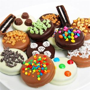 GourmetGiftBaskets.com Gourmet Chocolate Dipped Oreo Cookies 12 Oreos Image